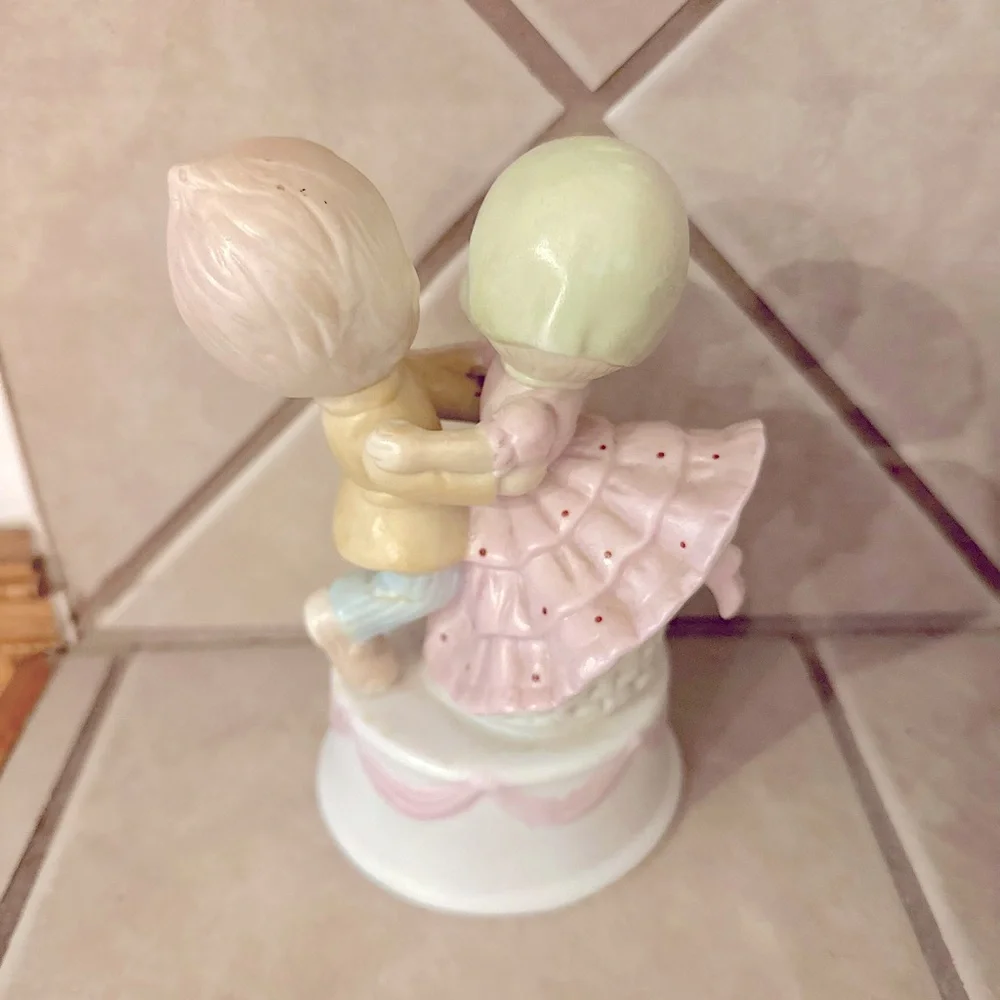 Precious Moments Music Box - Picture 1 of 3